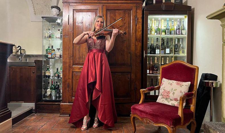 Seconda immagine: La violinista per il tuo matrimonio a Adro